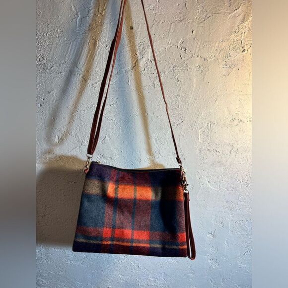 Crossbody flannel plaid bag w removable straps- carry as a wristlet or crossbody - Picture 2 of 8